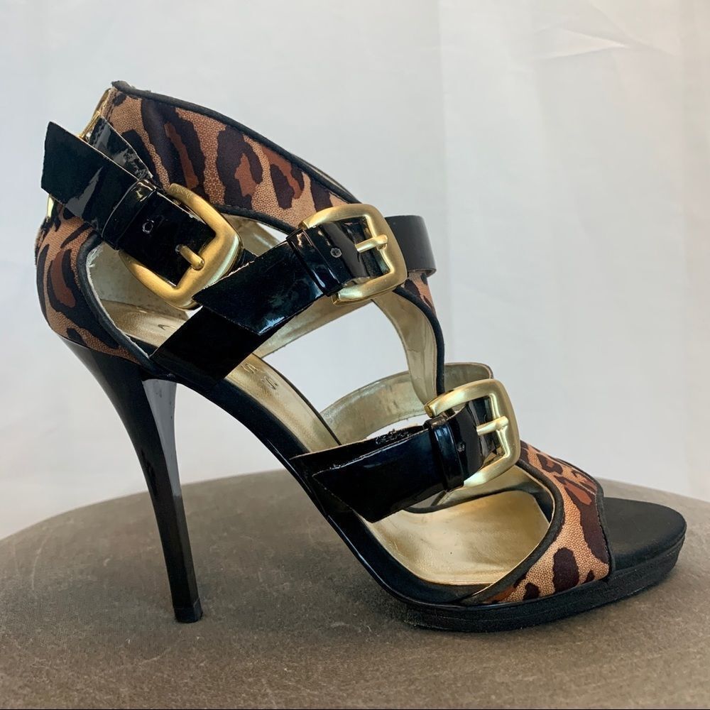 GUESS animal leopard cheetah print black patent strappy high heel sandal Sz 5.5